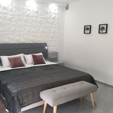 Apartman Sonas 2 With Free Private Parking Karlovac Eksteriør billede