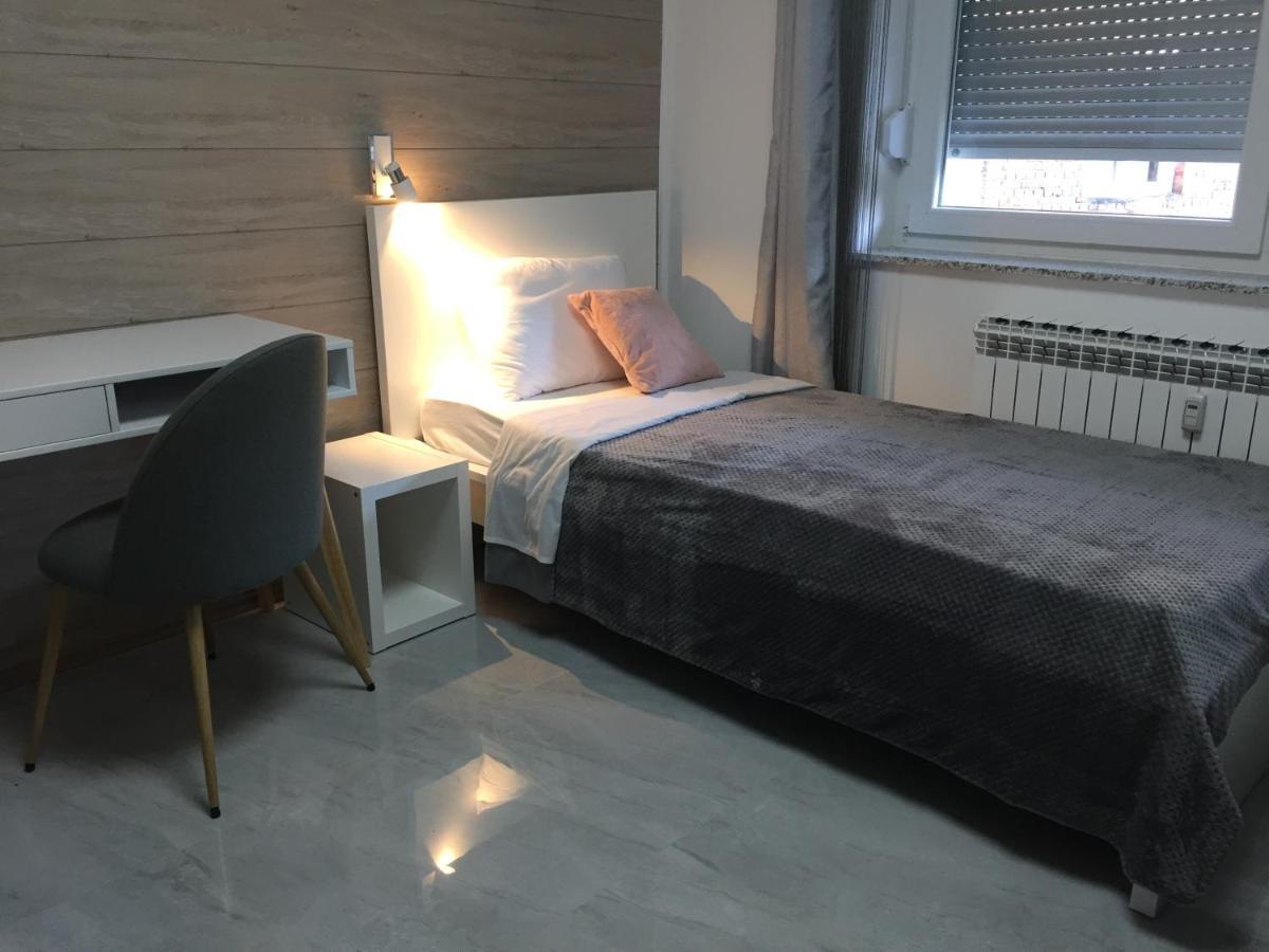 Apartman Sonas 2 With Free Private Parking Karlovac Eksteriør billede
