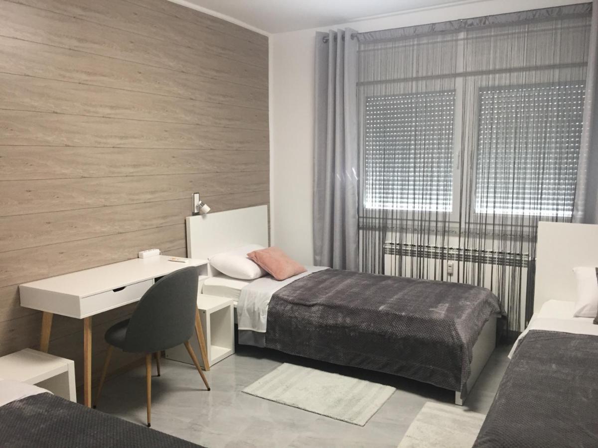 Apartman Sonas 2 With Free Private Parking Karlovac Eksteriør billede