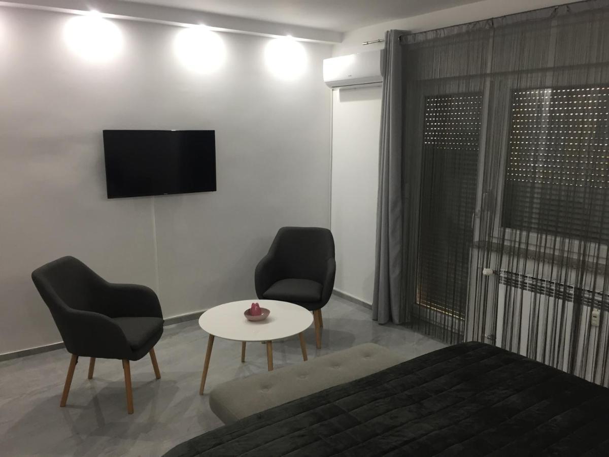 Apartman Sonas 2 With Free Private Parking Karlovac Eksteriør billede